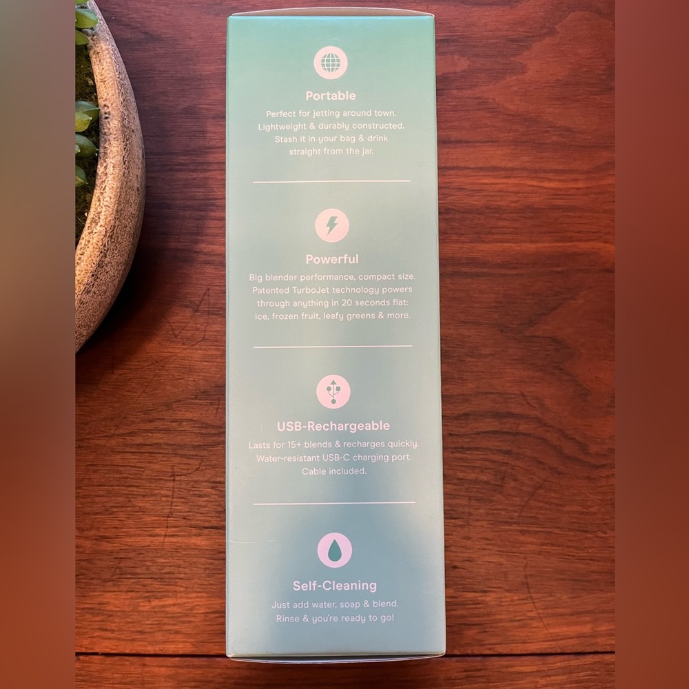 BlendJet 2 - Portable Blender in Mint! 💚🩵 - Picture 2 of 4
